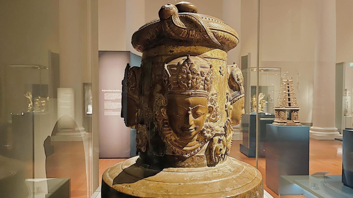 ChannelNewsAsia's tweet image. Singapore museum says 400-year-old artefact allegedly stolen from Nepal was acquired by the book channelnewsasia.com/singapore/nepa…