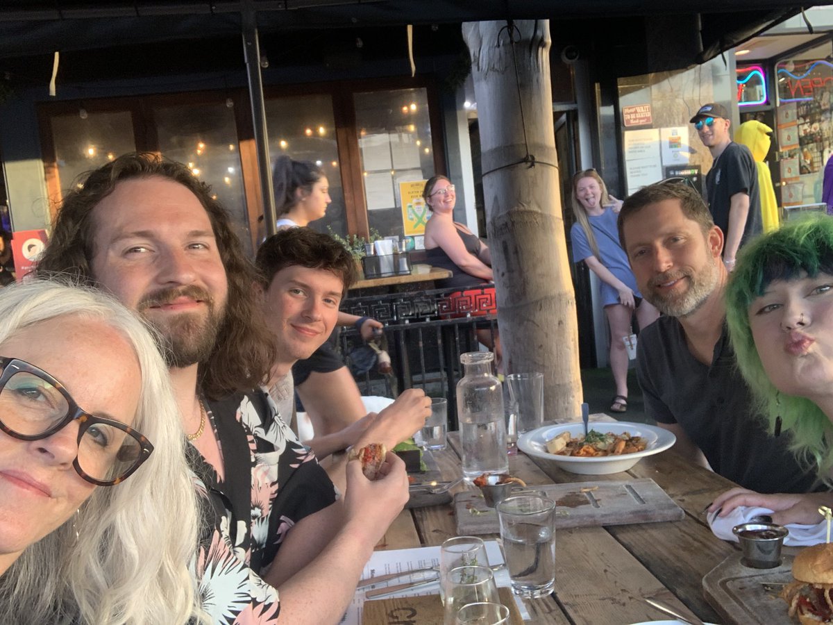 SecondHandAddic's tweet image. Photo bombed at Crushed in Pacific Beach.