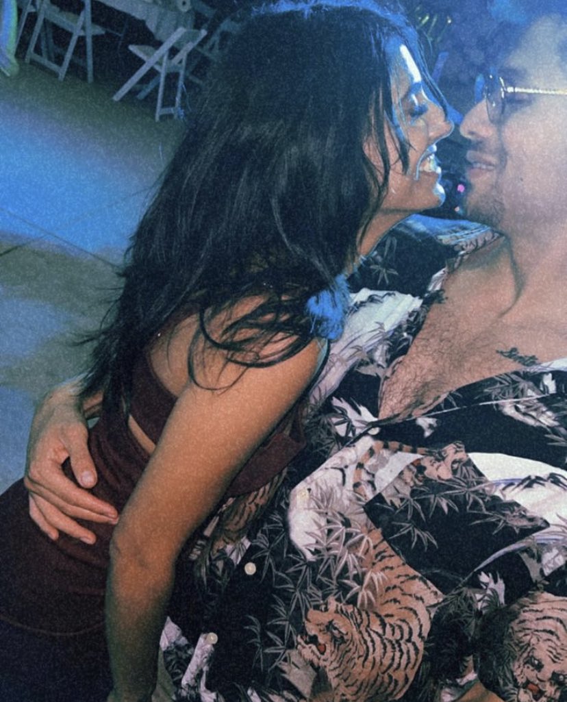 yurialbertos's tweet photo. our favorite couple feeding us well lately, look at how cute ritu and david are 😩 https://t.co/OBQwr6Xsv3