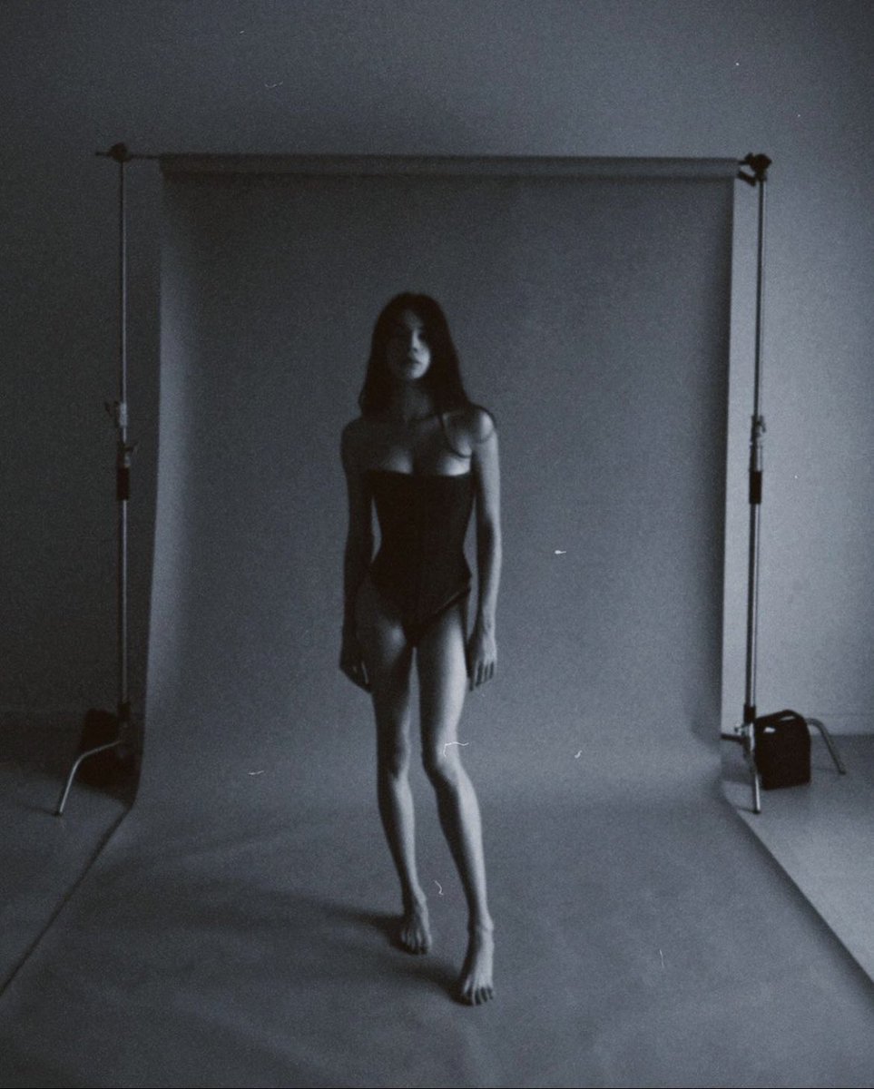 ReallyHotBitch's tweet photo. shot by Maria Kanevskaya https://t.co/dgB1vT8jG6