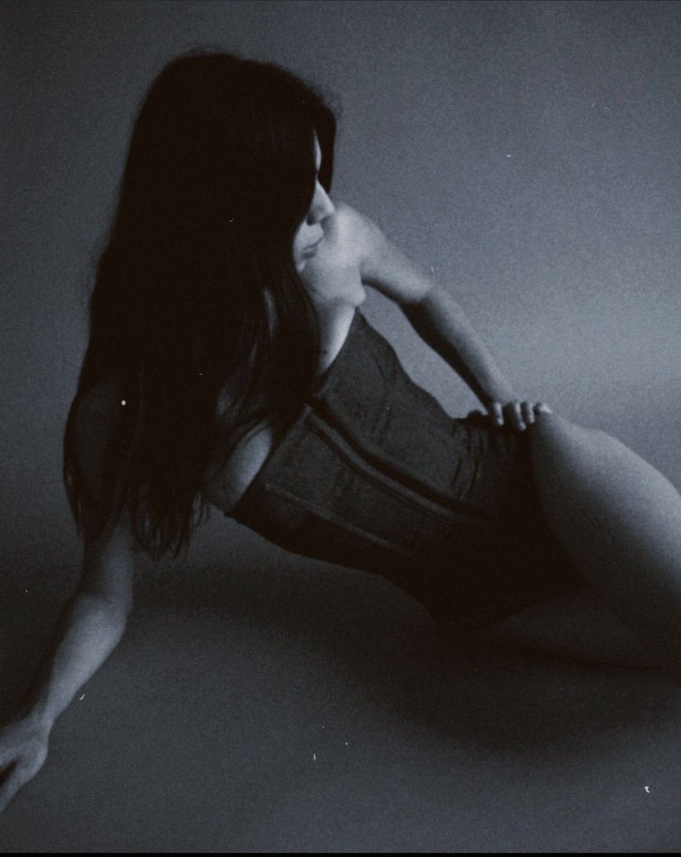 ReallyHotBitch's tweet photo. shot by Maria Kanevskaya https://t.co/dgB1vT8jG6
