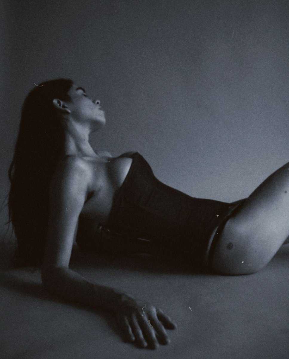 ReallyHotBitch's tweet photo. shot by Maria Kanevskaya https://t.co/dgB1vT8jG6