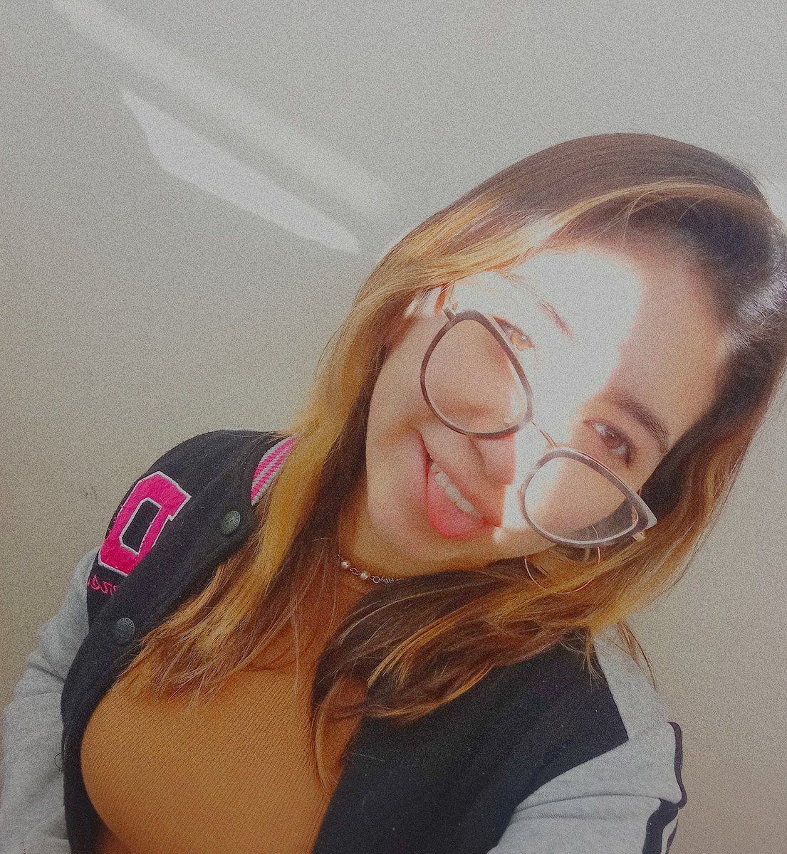 aracelybc_27's tweet photo. La vida es un arcoiris que incluye el color negro 🖤 https://t.co/kdi6LEm5T6