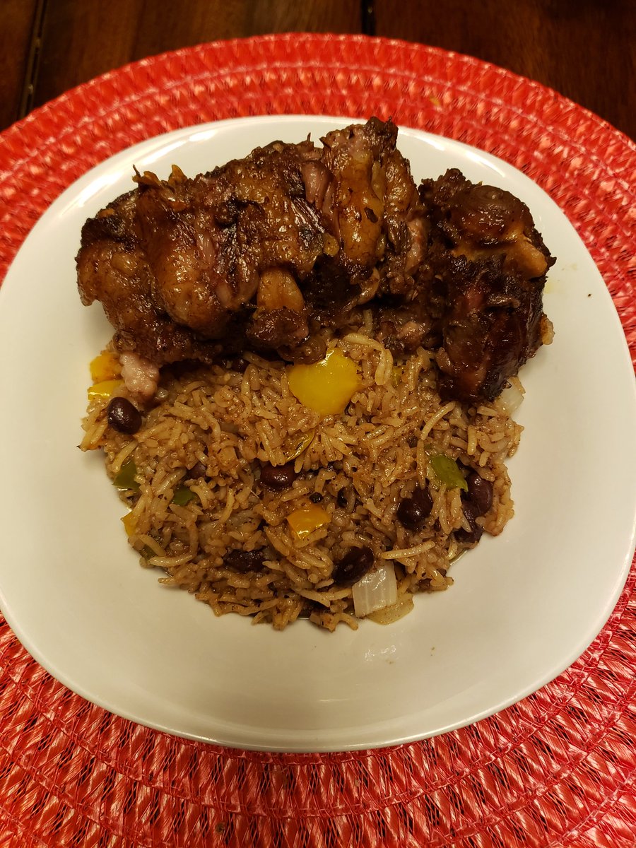 shakirachi1's tweet image. Made oxtails, basmati rice with black beans...it was all that...let me tell y'all 😋😋😋 #homemade #southergal #SouthernRoots #SoulFood #FBA #Cuisine