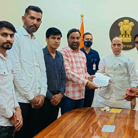 dhaneshbirda's tweet photo. पेंडिग भर्ती प्रक्रिर्या पूरी करो 
देश का युवा मांग रहा न्याय ✊
#JusticeForArmyAirforceStudents 
@rajnathsingh @DefenceMinIndia @PMOIndia @ANI @narendramodi @ombirlakota @RahulGandhi https://t.co/c7xb2etl0p
