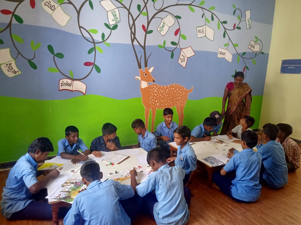 anssirdpr's tweet photo. Storytelling session followed by group activity for children in Konkal GP library, Yadgiri #yadgiri #konkal #anssirdpr #rdpr #gplibrary https://t.co/aoOxxdX1Wr