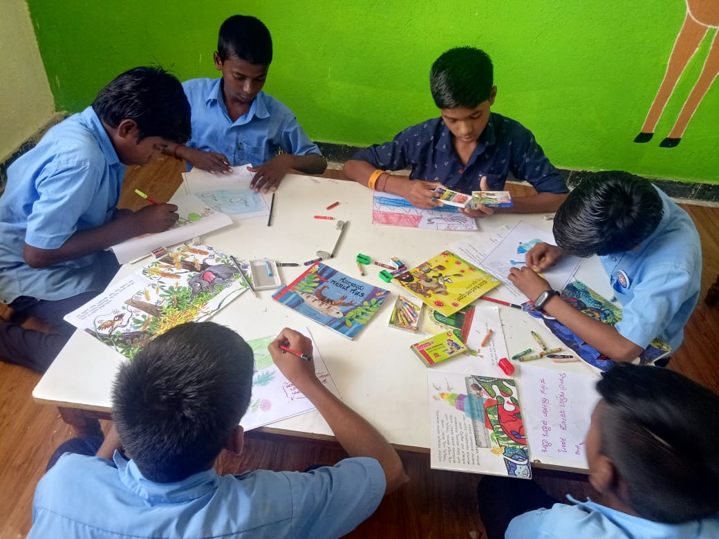 anssirdpr's tweet photo. Storytelling session followed by group activity for children in Konkal GP library, Yadgiri #yadgiri #konkal #anssirdpr #rdpr #gplibrary https://t.co/aoOxxdX1Wr