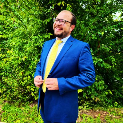 ShawarebYanal's tweet photo. #NewProfilePic make it simple, but significant. #suit https://t.co/zyvomkXmd9