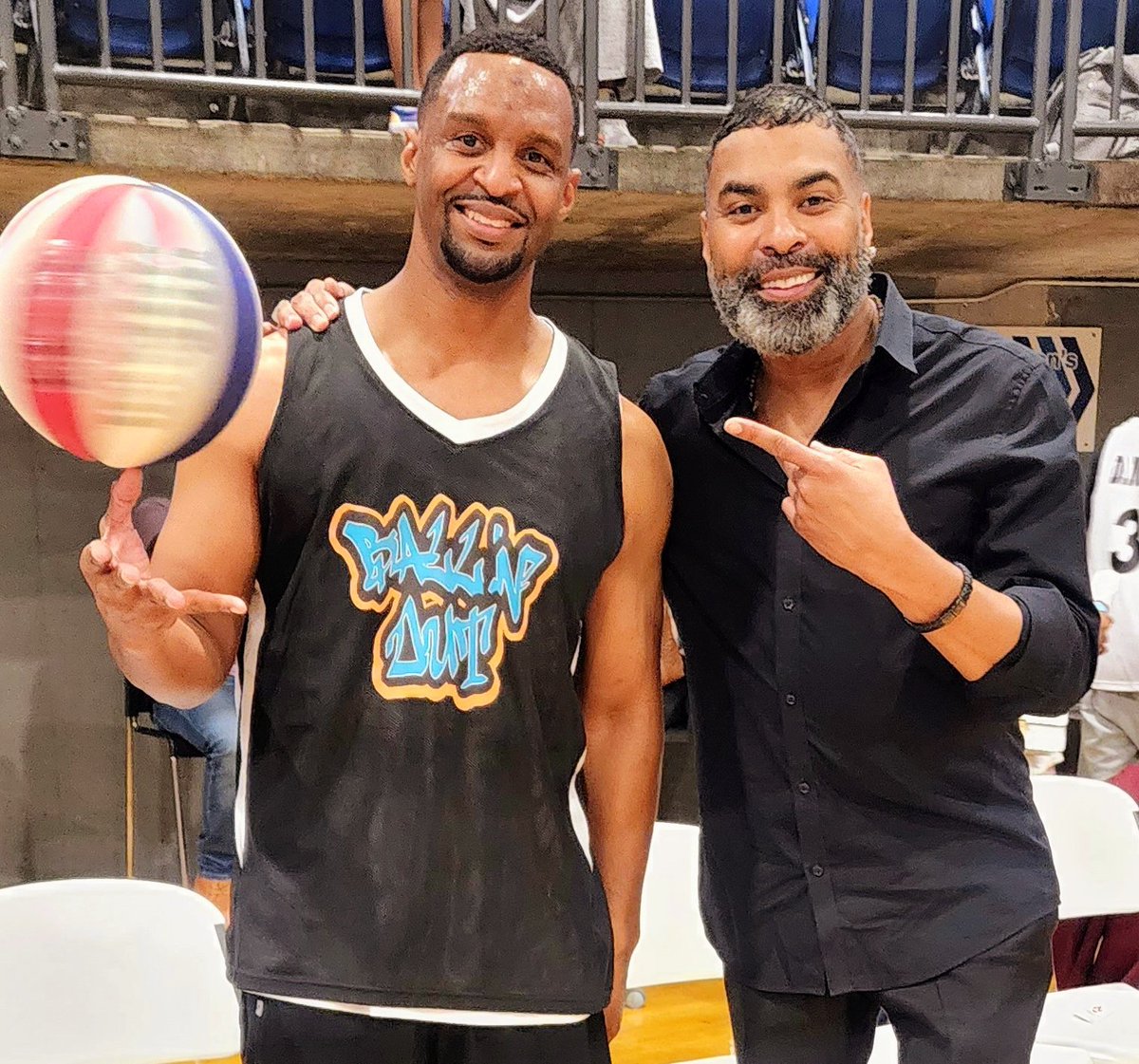 WoodyCarter4's tweet photo. It was a phenomenal #weekend for @HyVeeArena ! SAGII put on a star studded #fashionshow and Spruce added more #celebrities to the list. #thankyou to everyone who showed up to support #kansascity finest. #KC #fashion #basketball #techn9ne #HyVeeArenA #strangemusic #harlemlegends https://t.co/EH8a2Y3eNj