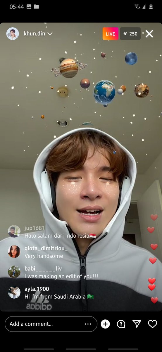 DinTeePics's tweet photo. Instagram live right now https://t.co/bPVBuRHm7v https://t.co/J22B3gXo3w