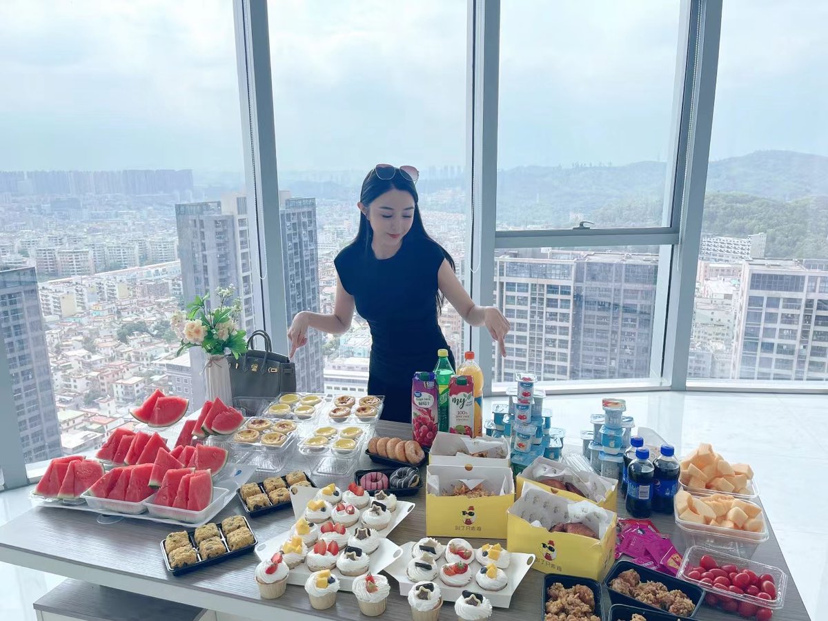 annie91991's tweet photo. Enjoy a pleasant time with a nice afternoon tea in the office https://t.co/iR4sKZEBdK