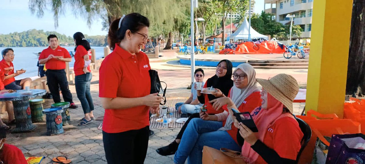 intiiu_my's tweet photo. Last weekend, more than 20 staff &amp; academics from 𝗙𝗮𝗰𝘂𝗹𝘁𝘆 𝗼𝗳 𝗗𝗮𝘁𝗮 𝗦𝗰𝗶𝗲𝗻𝗰𝗲𝘀 𝗮𝗻𝗱 𝗜𝗻𝗳𝗼𝗿𝗺𝗮𝘁𝗶𝗼𝗻 𝗧𝗲𝗰𝗵𝗻𝗼𝗹𝗼𝗴𝘆 (𝗙𝗗𝗦𝗜𝗧) together w/their families, helped to clean Port Dickson's beach, as part of the #USR initiatives.
#INTI360 #INTIIU https://t.co/8wStJz5TbF