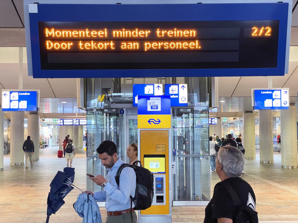 143 vacatures tegenover 100 werklozen in het 2e kwartaal van 2022; de spanning op de arbeidsmarkt is hiermee nog verder toegenomen 
cbs.nl/nl-nl/nieuws/2…