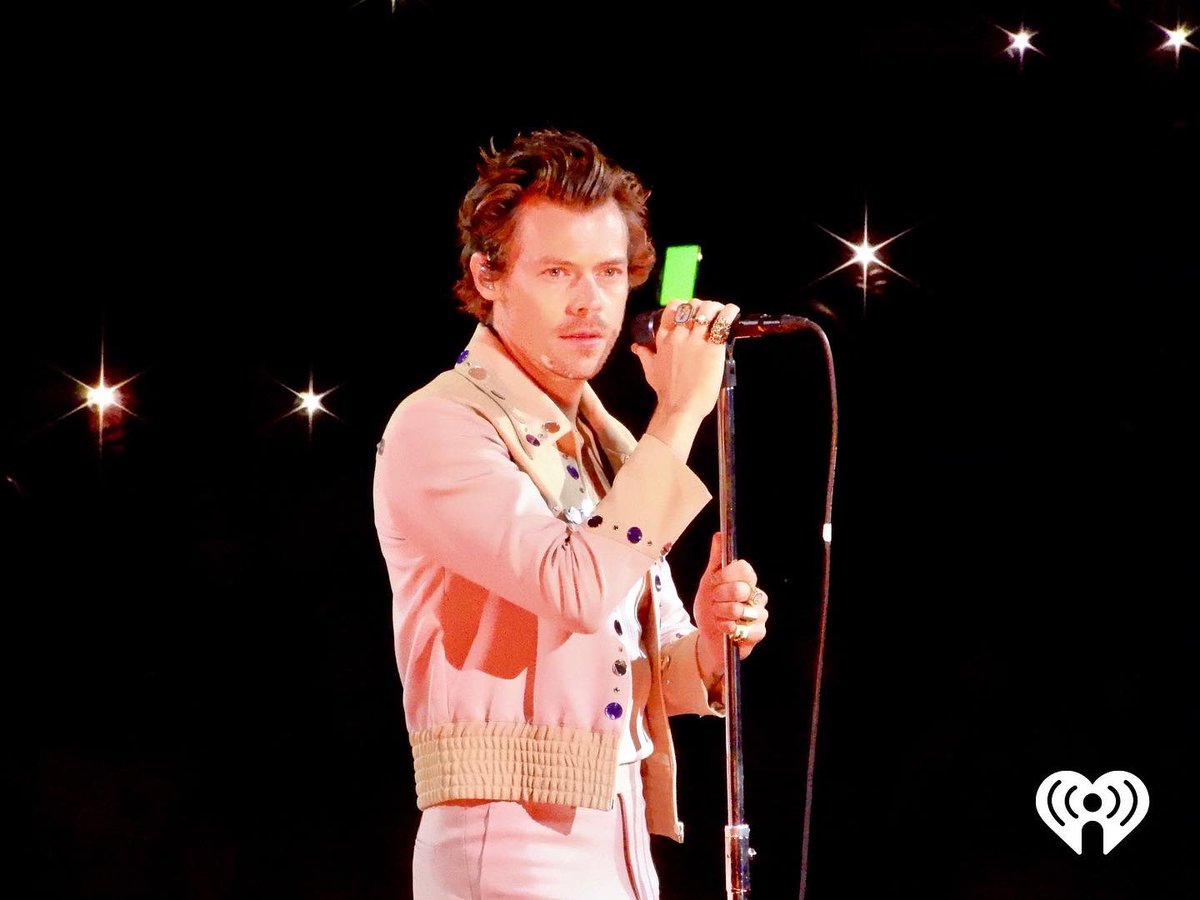 iHeartRadioCA's tweet photo. In this world, it's just us 😍🙌🏼 @Harry_Styles #LoveOnTour #toronto Night 2 🎶
#HSLOT #HarryStyles #harrystylestoronto #HSLOTToronto https://t.co/7HM5OVRHuh