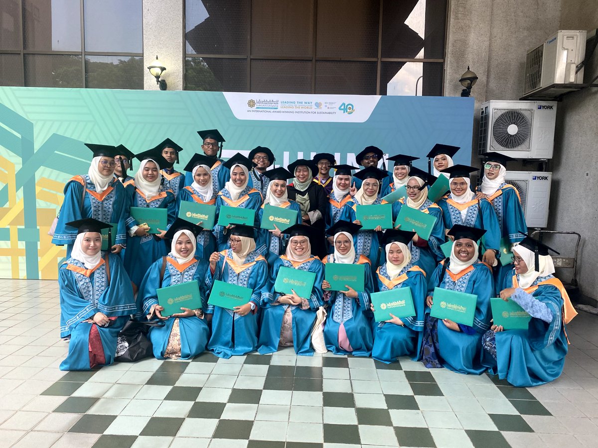PlantScIIUM's tweet photo. Alhamdulillah. We would like to congratulate Batch 162 (Musan) on their graduation. We wish them all the best in their future endeavours, and we know that all of you are a star in the making ๐๐๐งโ๐๐ฉโ๐๐ฅณ#WeLeadTheWay #UIAM #IIUM #UIA #UIAM #Convo #Plantscience https://t.co/vRfrG4TxiZ