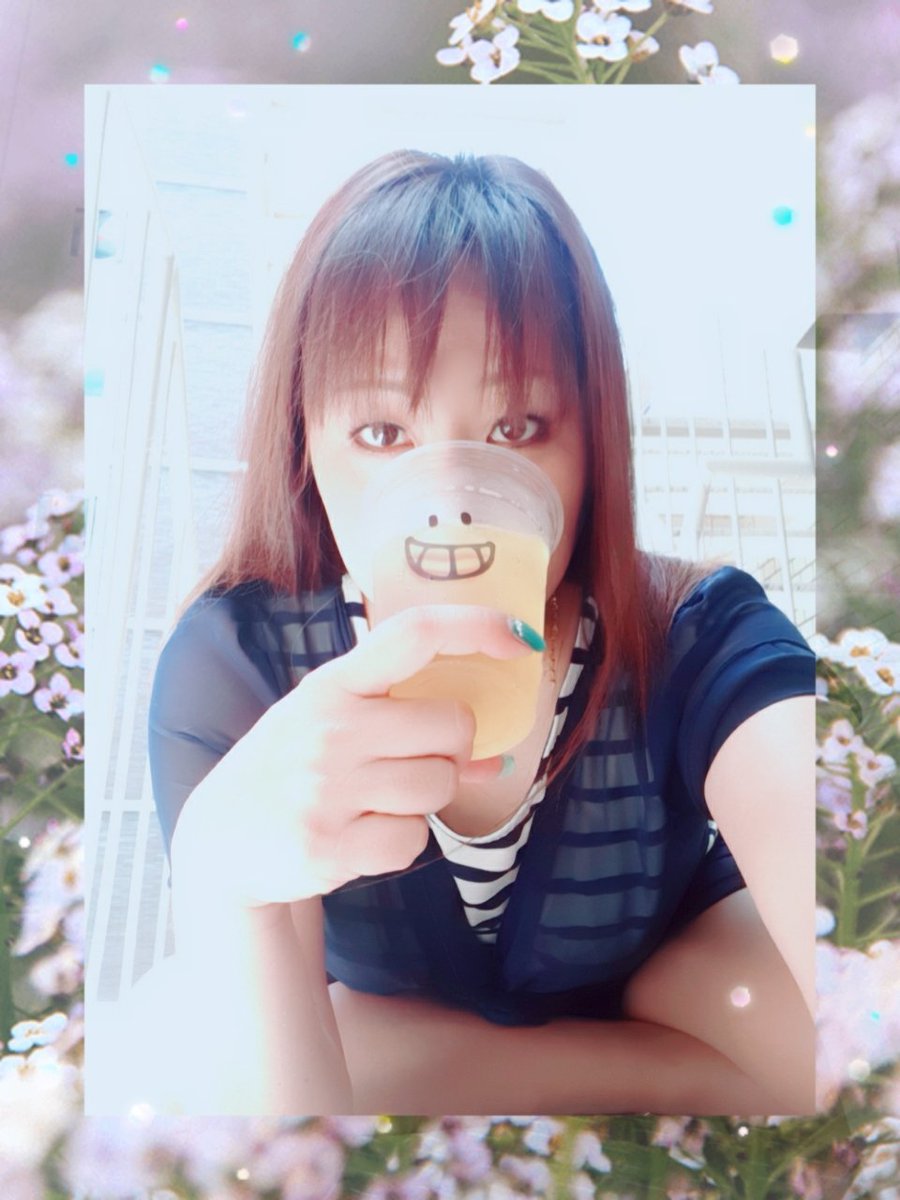 madamnmiaki's tweet photo. こんにちは～みあきです

なんとも言えない天気となんとも言えない気分で(*ﾟーﾟ)

コップの顔で違う自分になれた😆

今日も１日一緒に頑張ろうね🎵

#大阪風俗
#マダムン
#アナル舐め
#コップ
#頑張ろう https://t.co/a3gBjUvKVP