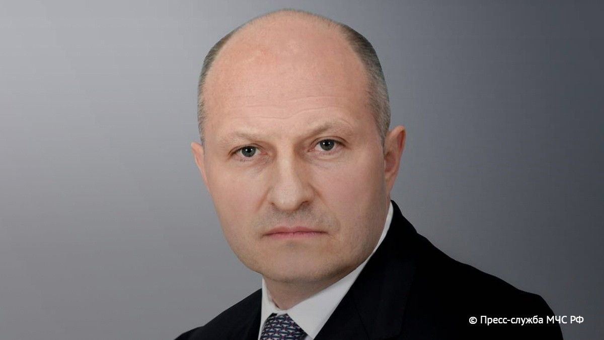 tass_agency's tweet photo. Глава МЧС России Александр Куренков предложил закрепить в должностных инструкциях муниципальных чиновников реагирование на прогнозы чрезвычайных ситуаций, подготовленные МЧС России: 
https://t.co/t193z26p8t https://t.co/l7nMSl7JUr