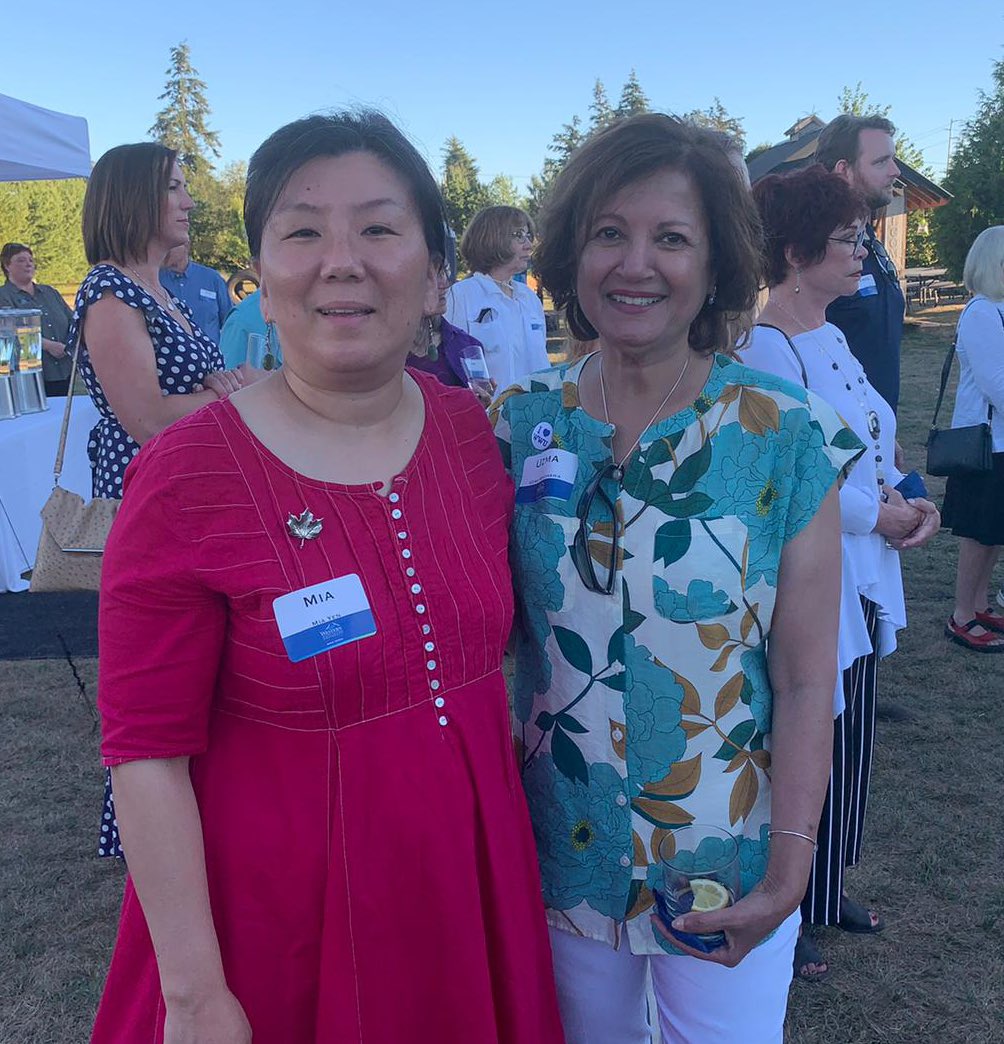 MiaYenCanada's tweet photo. Delightful evening celebrating @WWU at @bellewoodfarms in @CityofBhamWA. 

🙏🏽 to @WWUPresRandhawa &amp; his wife Uzma Ahmad for hosting. https://t.co/IhFJDrnmko