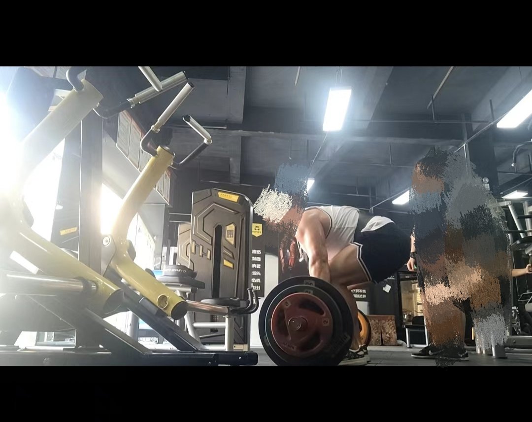 KingJkea's tweet photo. 迷人的股四外肌。#健身 #���肉猛男  #体育生 #黑皮 哈哈哈，拉220kg失败 https://t.co/HWn3uUxGK5