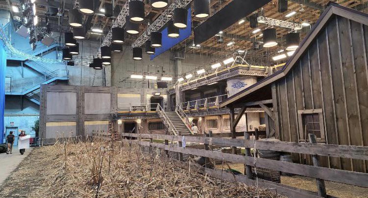 TKsMantis's tweet photo. Ok. The Vault 32 set for the Amazon Fallout TV series is looking fire! https://t.co/GtzLEB6AfL