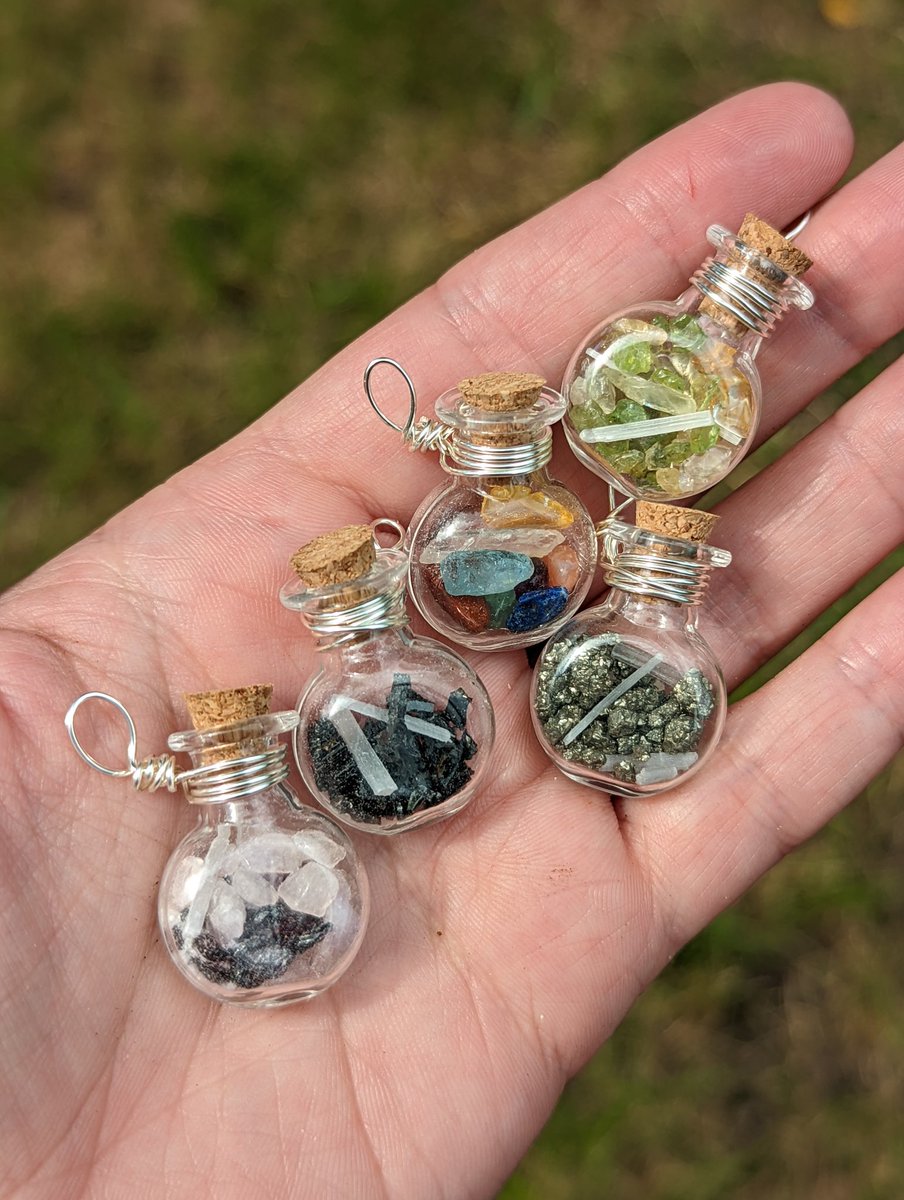 dollylaparka's tweet photo. Filled more #tinybottles with #tinygems https://t.co/XcuCIu4GZM