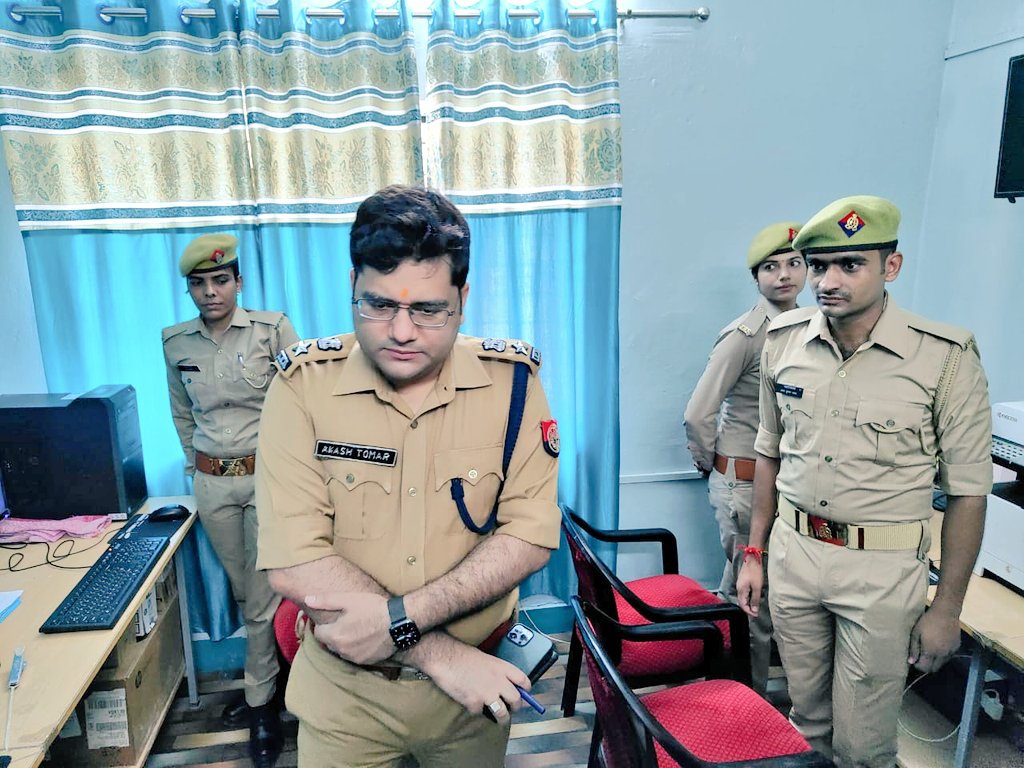 gondapolice's tweet photo. #SPGonda @akashtomarips ने थाना कौड़िया का किया औचक निरीक्षण, संबंधित को दिए आवश्यक दिशा निर्देश- https://t.co/lGCD5g3fpb