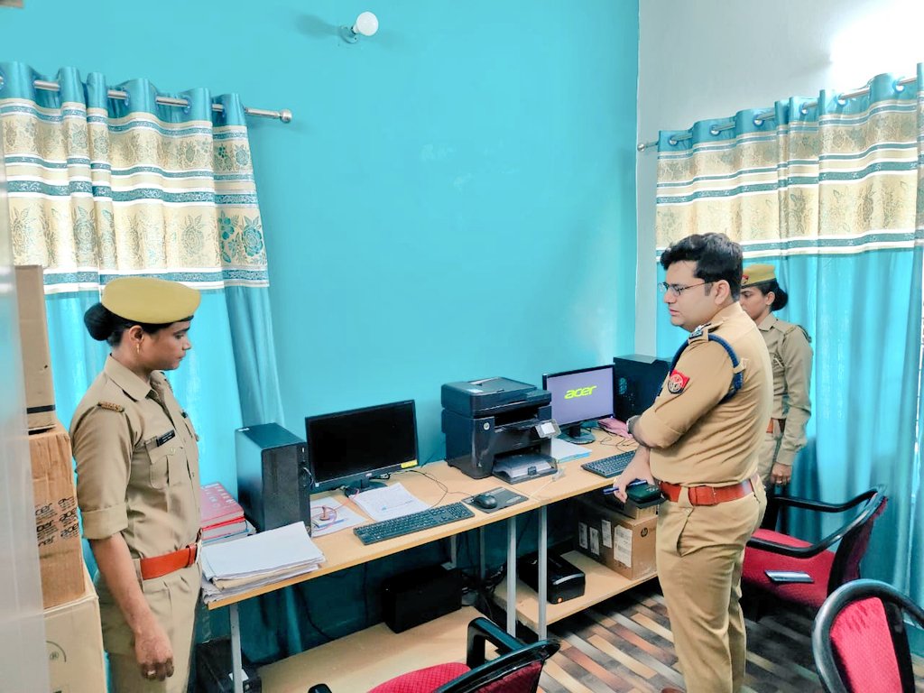 gondapolice's tweet photo. #SPGonda @akashtomarips ने थाना कौड़िया का किया औचक निरीक्षण, संबंधित को दिए आवश्यक दिशा निर्देश- https://t.co/lGCD5g3fpb