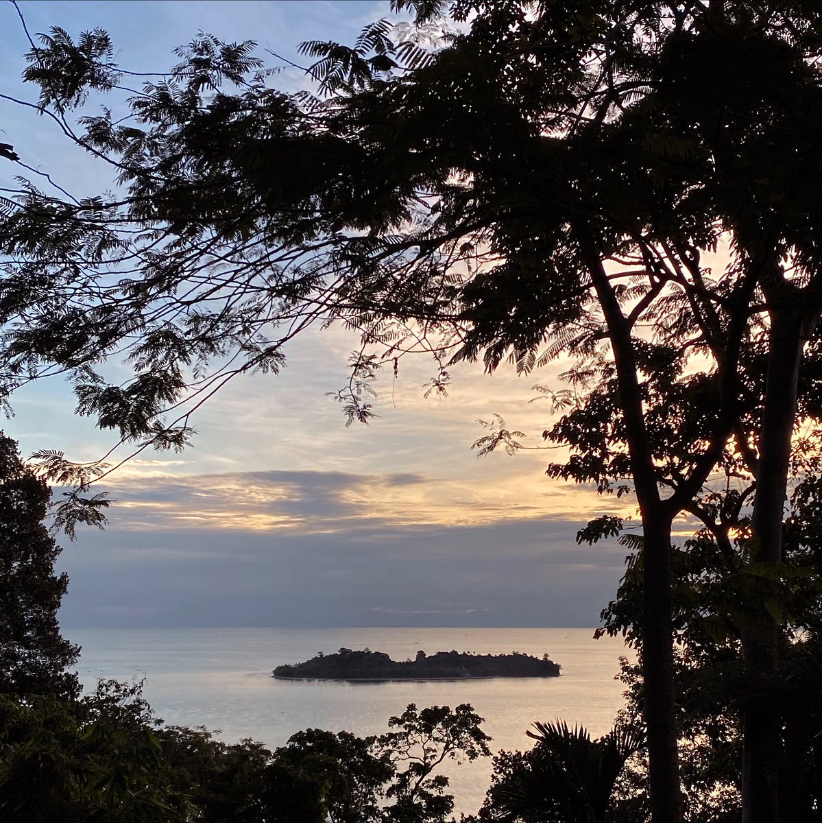 ind0y_'s tweet photo. @yozariam welcome to sumbar. no one can beat this island. cuman orang2nya aja agak laen🙏🏻🙏🏻😅 https://t.co/TJYoynSpqs