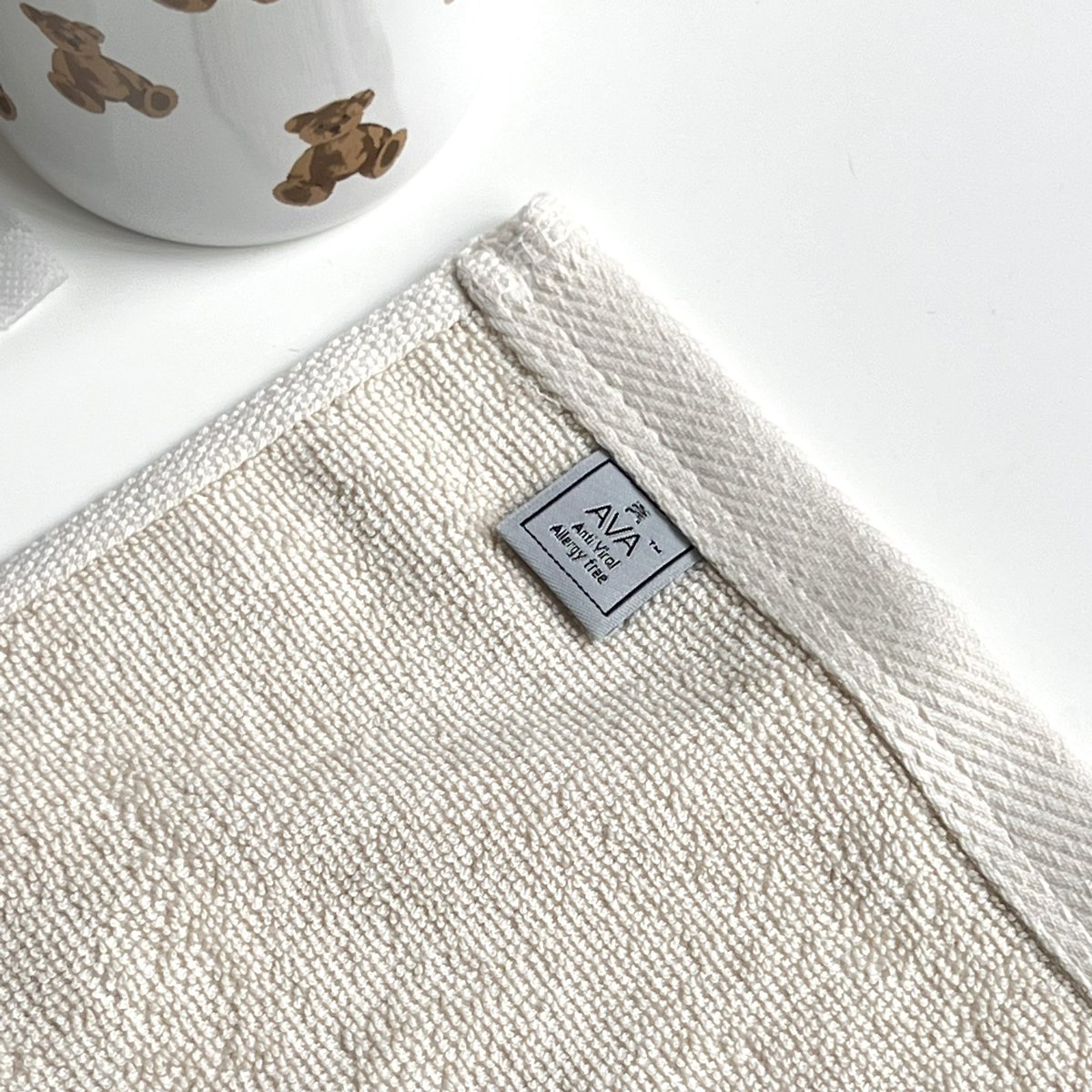 itfeelstory's tweet image. ผ้าขนหนูอันนี้คือนุ่ม สบายผิวมาก ชอบเอามาเช็ดหลังล้างหน้า สังเกตได้เลยว่าสิวผด สิวอักเสบที่หน้าลดลง ไม่ค่อยขึ้น น้องมีส่วนจริงๆ แห้งเร็วแล้วไม่อับ ช่วยยับยั้งแบคทีเรียด้วย เหมาะกับคนผิวแพ้ง่าย เป็นสิวง่าย ปกติใช้ทิชชู่ซับหน้า ตอนนี้มาใช้ผ้าขนหนูแล้ว ประหยัดกว่าเยอะเลย