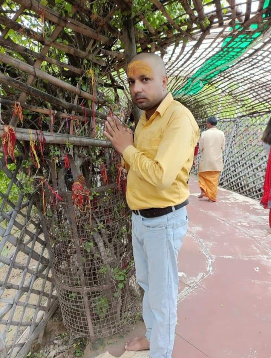 _SharmaSandeep's tweet photo. हे श्रीकृष्ण भगवान 🙏🙏
 आज हाईकोर्ट के डबल बेंच में हम #अनुदेशकों को न्याय मिले https://t.co/IJnWOHIEMc