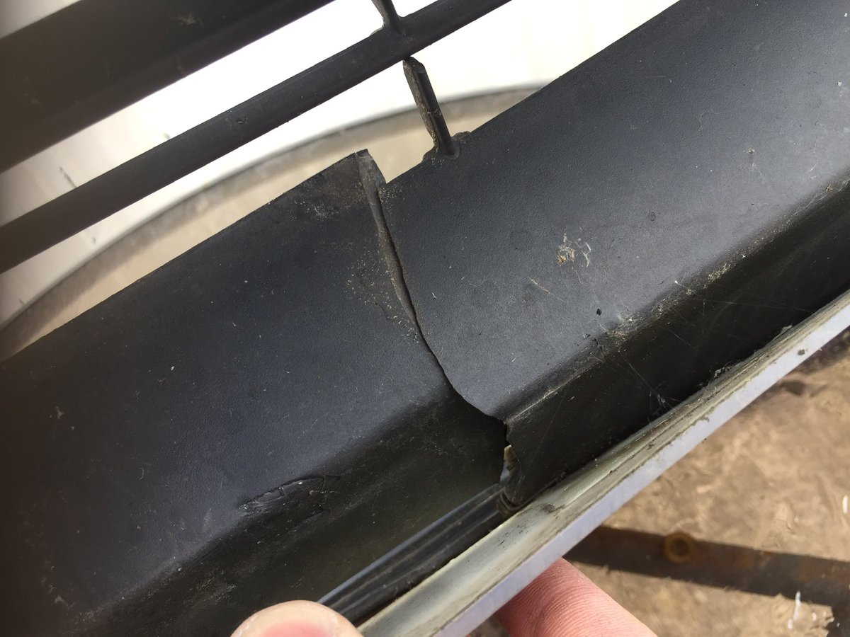 WxMSmart's tweet photo. Nasty split in bumper!
Bits missing so sadly a new one otherwise a #PlasticWeld
#WrexhamFX #Wrexham @chestertweetsuk #Queensferry #Oswestry @NWalesSocial https://t.co/EA5BFnIAh9