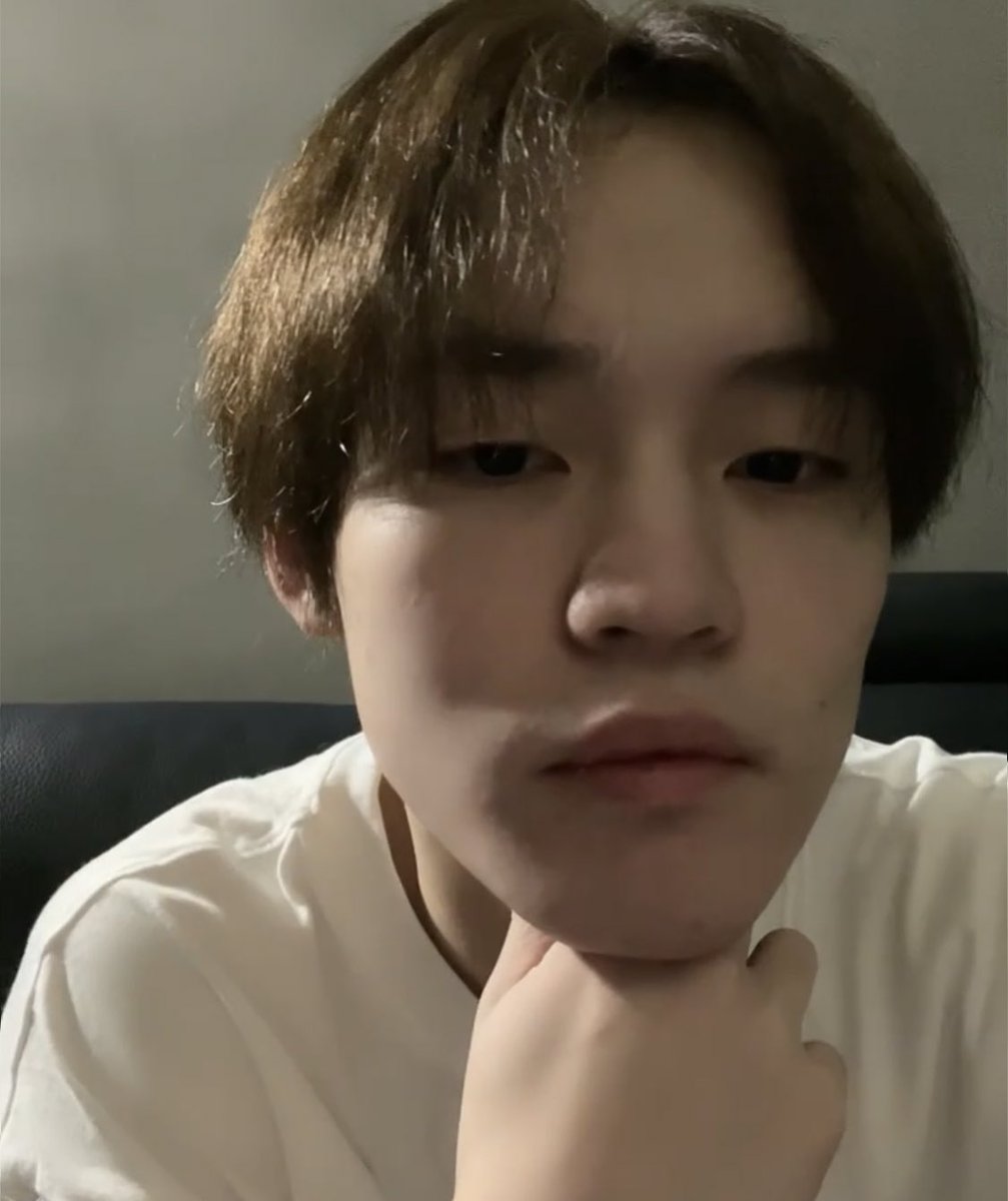 LOOKSZCL's tweet photo. chenle weibo live! 🫶🏻 https://t.co/AgZSuPn6D7