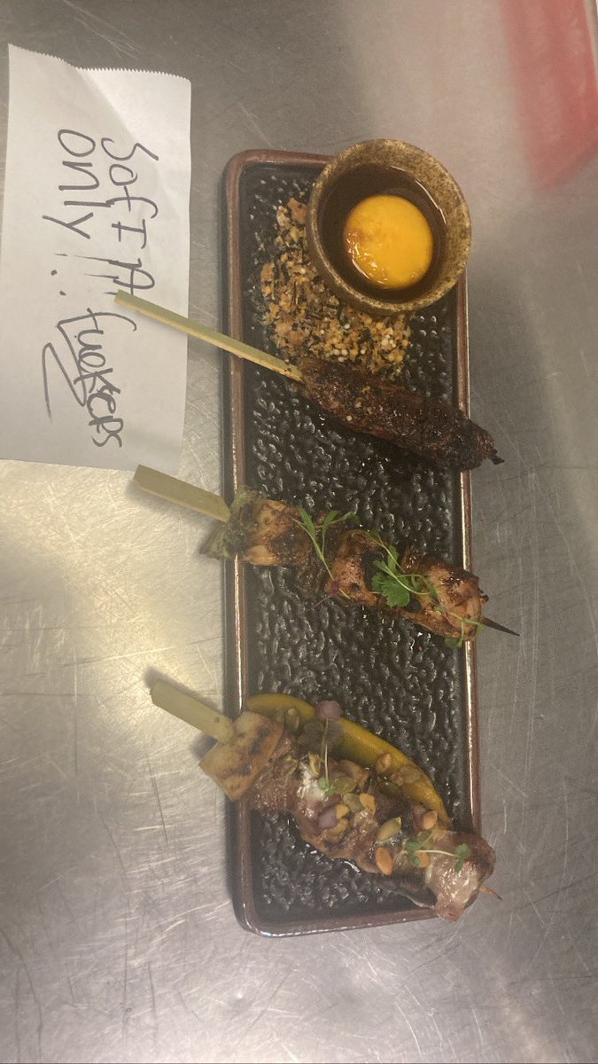 sofialamuneca's tweet photo. When ur the chef’s favorite https://t.co/zw7fFWc0j1