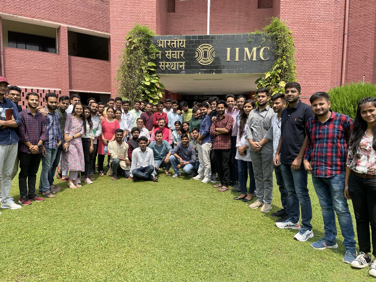 apradhan1968's tweet photo. किसी भी शैक्षणिक संस्थान को बनाने और गढ़ने में उनके विद्यार्थियों,शिक्षकों और कर्मचारियों की बहुत बड़ी भूमिका होती है।

आज भारतीय जनसंचार संस्थान के 58वें स्थापना दिवस पर सभी पूर्व और मौजूदा विद्यार्थियों, शिक्षकों,अतिथि शिक्षकों,कर्मचारियों और शुभचिंतकों को बहुत-बहुत बधाई!
#IIMC https://t.co/fBXxbH7Ree