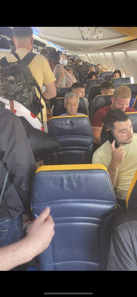 scottmckinnon51's tweet photo. Super Ron Gordon on the flight to watch the gorgie 😂🇱🇻 https://t.co/kXobWMpmda