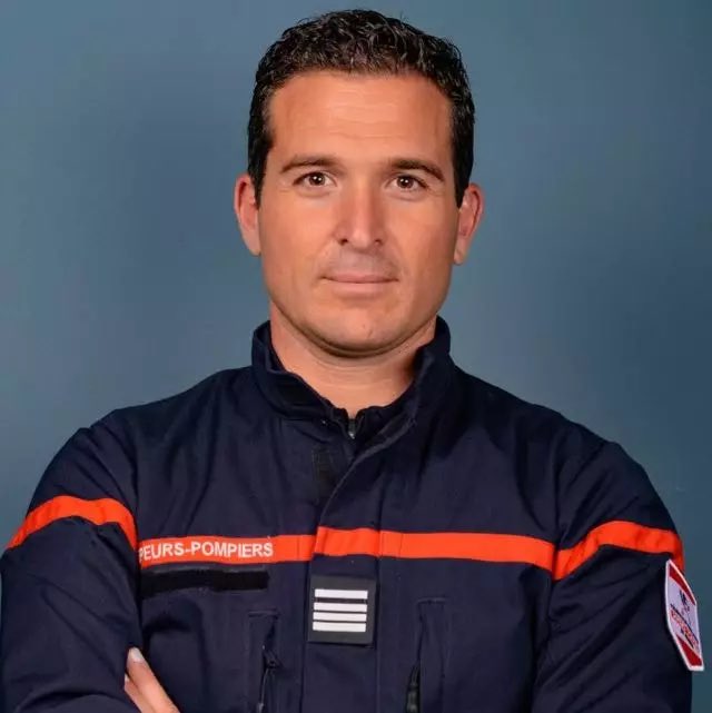 Soutien total au commandant Éric Brocardi, porte-parole des <a href="/PompiersFR/">Pompiers de France</a> qui subit un lynchage honteux depuis sa prise de position contre la réintégration des pompiers non vaccinés. Rien ne justifie cette vague violente d'injures et de menaces.