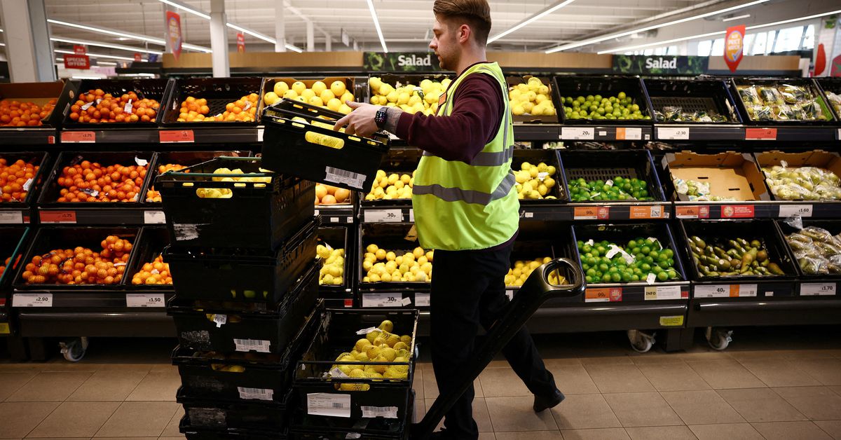 ReutersUK's tweet photo. UK inflation tops 10%, highest since 1982 https://t.co/QB3XQ7YMvm https://t.co/IrH10CE5Tw