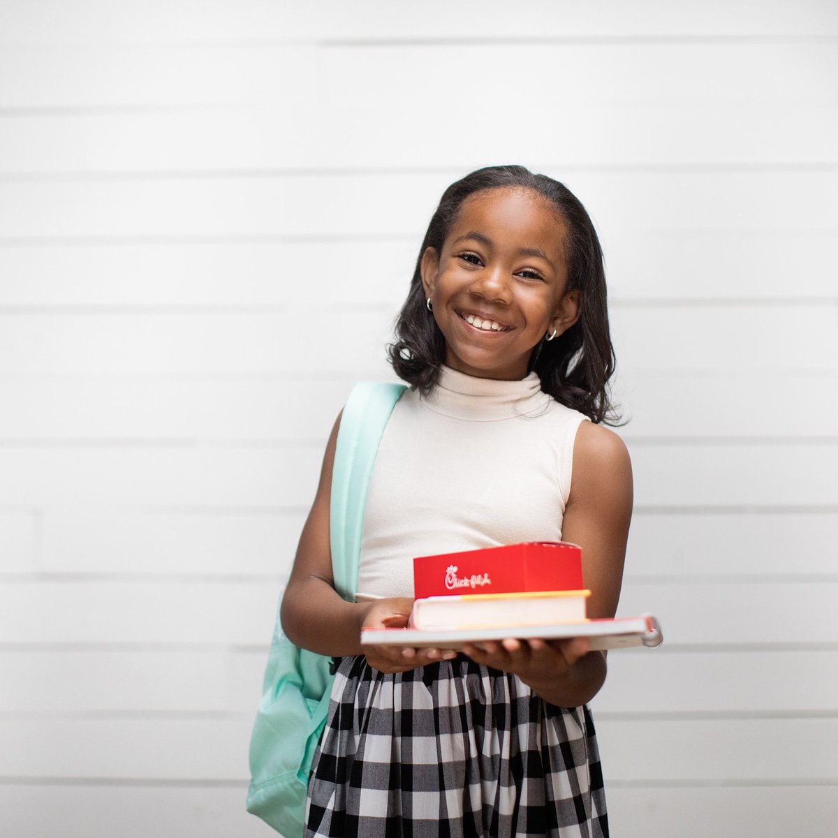 CFAPearland's tweet photo. Back to School checklist: ✅ Backpack. ✅ Great Attitude. ✅ Chick-fil-A breakfast!  We’re open at 6 am for breakfast before school!  Wishing every student, teacher and administrator a great 2022/2023 school year! #cfapearland https://t.co/jgsuWAug37