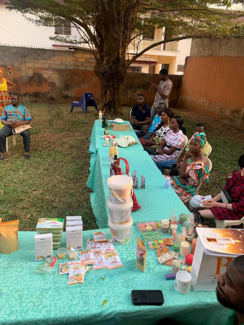 Aloe_ets's tweet photo. Pour bien vendre un produit il faut l'avoir consommé c'est pourquoi nous organisons des séances de dégustation des nouveaux produits avec nos clients.

#Aloefintech
#Degustation
#Nouveauclient
#Produit
#Madeincameroun
#Asenia https://t.co/2NYFxuwQFk