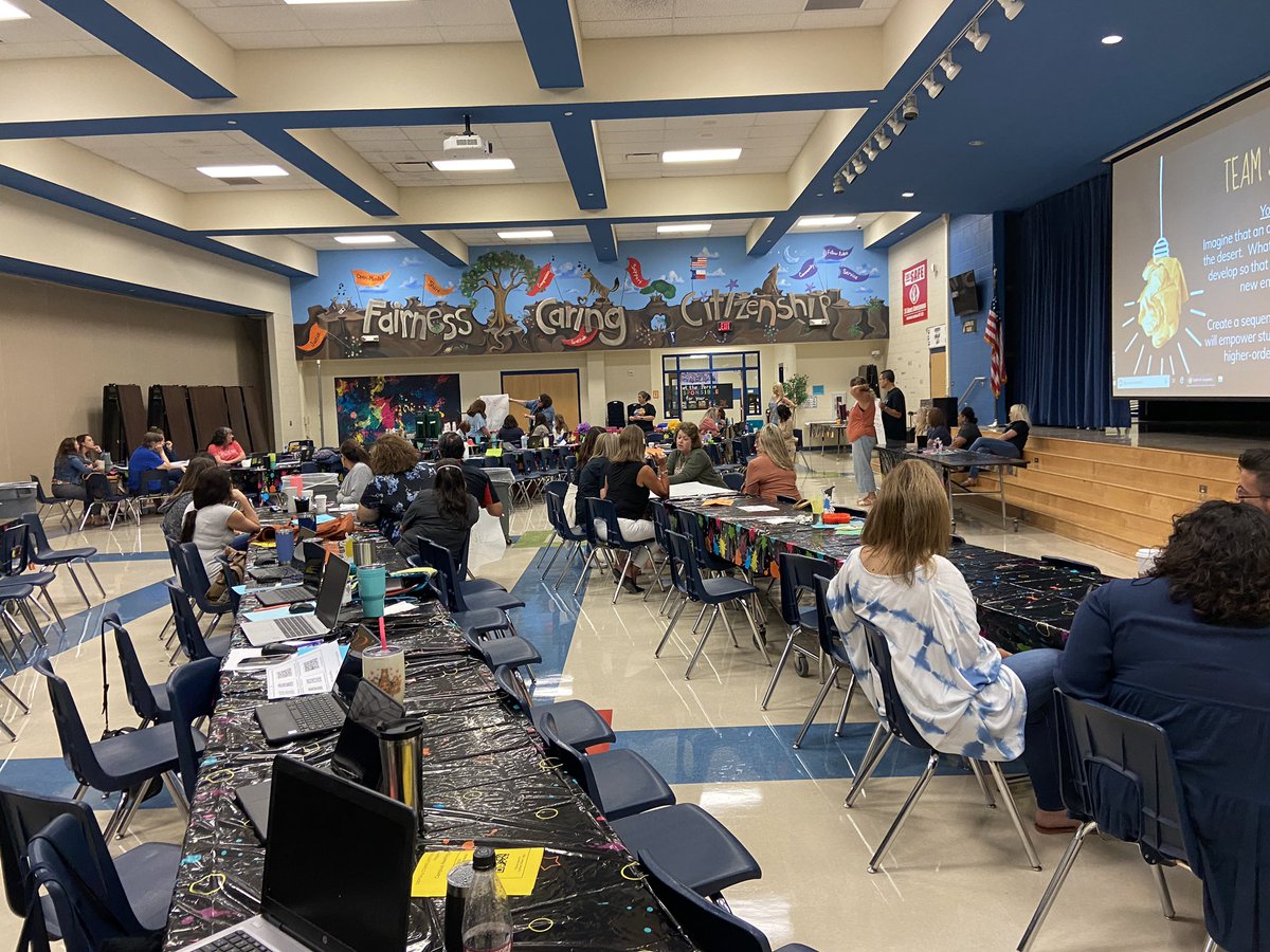 Thank you @Katie_Hitchman and our fabulous GT specialists @KGiftstalents @mlicata01 @GTMAldrich for a great Depth and Complexity PD! You guys rock! Thank you to @NISDKuentz for hosting! #HelotesBulldogs