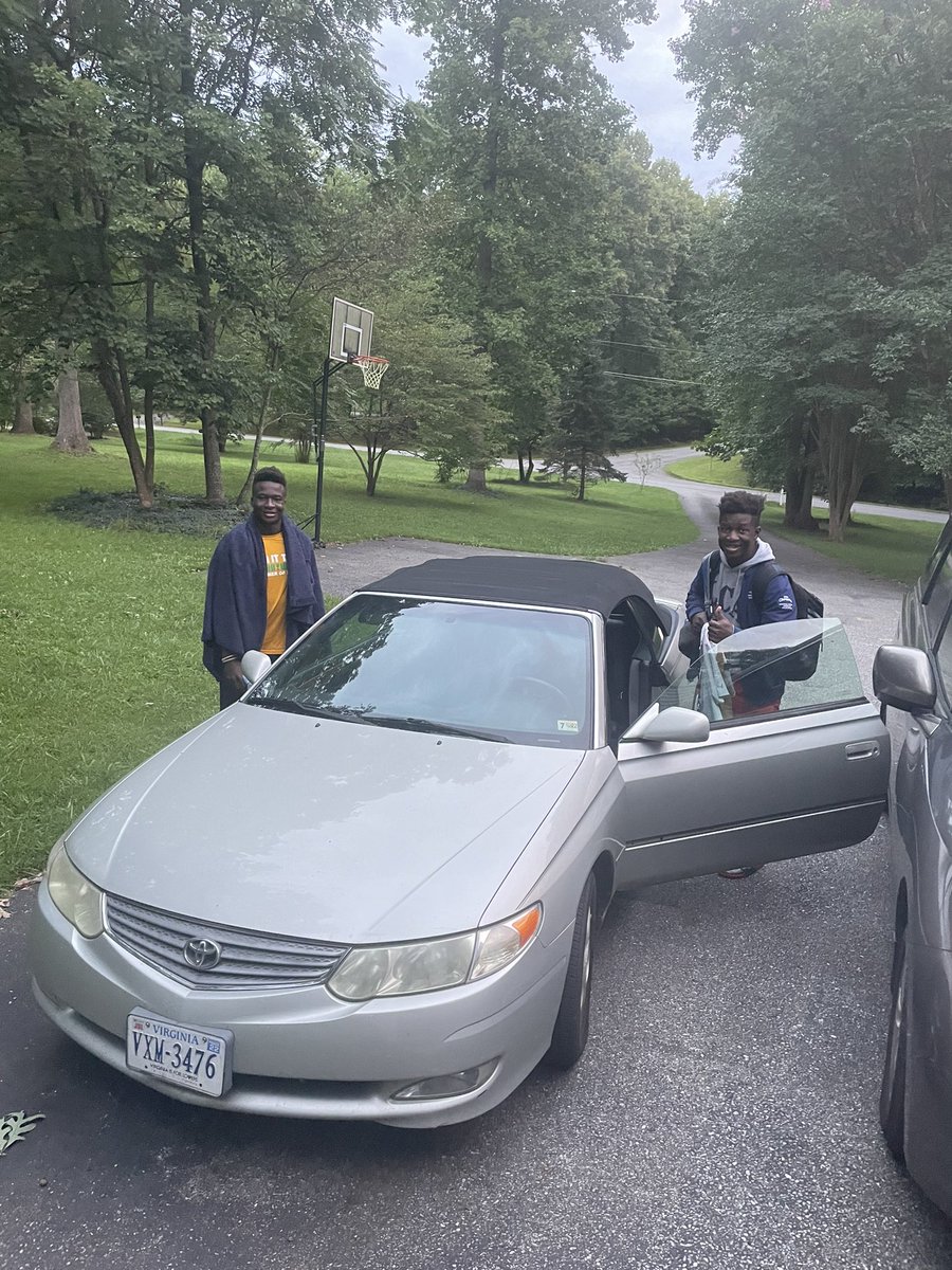 brian_davidson8's tweet photo. Last first day of high school for Caleb. #senioryear #sophmoreyear #humility #honorothers #honesty #hardwork #havefun #hope #holiness https://t.co/V2fmZwLQ4X
