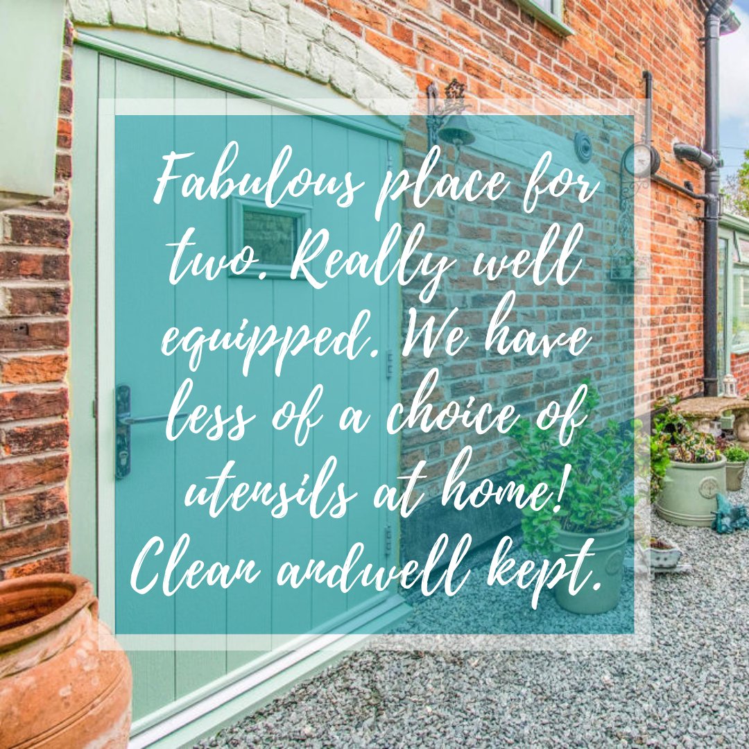 WintertonCottag's tweet photo. A great review for Primrose Cottage! Sleeps 3 with 2 dogs welcome. Overlooking the village green in Martham and close to shops and everything this fabulous little Broadland village has to offer. https://t.co/fa8zberKTb https://t.co/Q0Zr3pMLw3