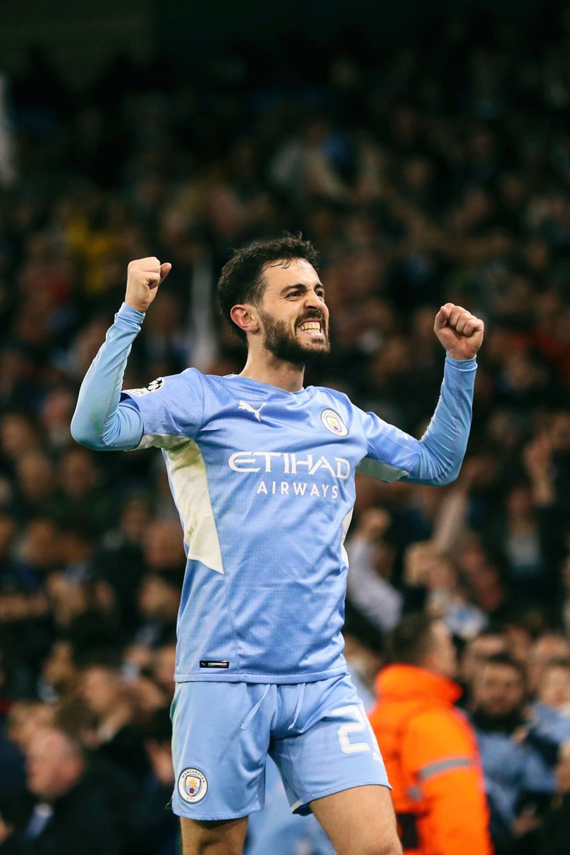 lnstantFoot's tweet photo. Bernardo Silva souhaite rester à Manchester City et est désormais totalement focus sur son club. 💙

Pas de transfert à Barcelone à prévoir ! 

(🗞 @OliverKay) https://t.co/RKE3L3hFg3