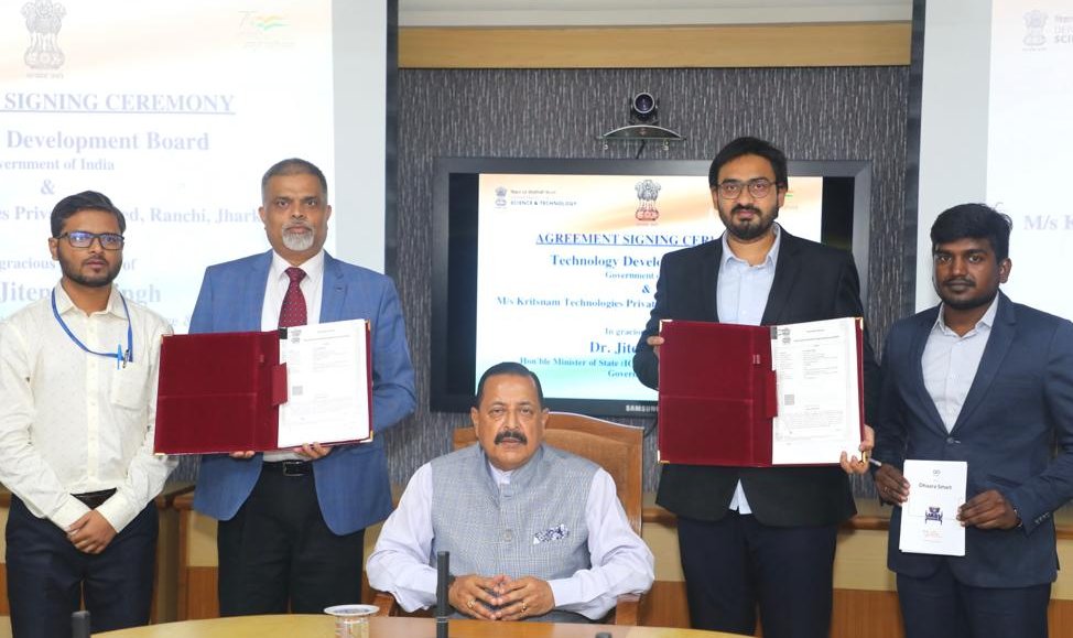 tdbgoi's tweet photo. To benefit Prime Minister Modi’s Atal Bhujal Yojana (Atal Jal) for sustainable management of ground water resources, @DrJitendraSingh announces financial support to startup @KritsnamTech through @tdbgoi to develop smart water management technologies. 

https://t.co/aDZoGDGUnZ https://t.co/yb5Lx7aaSi