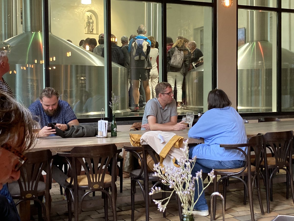 euro_tour's tweet photo. ブルージュ(ベルギー)。
本日の風景より③
デ・ハルフェ・マーン・ビール醸造所にてランチ。地ビール、ブルージュ・ゾットと共に！美味でした☺️ https://t.co/AwdNdqNqH9