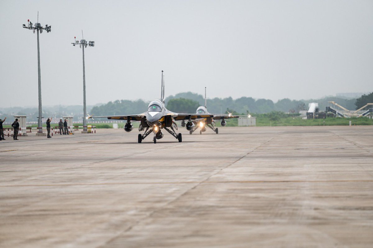 ahmairport's tweet photo. On August 8, we woke up to roars of 9 fighter jets of the Black Eagle Aerobatic team of the Republic of Korea Air Force. They were returning from the UK after an air show and stopped at #AhmedabadAirport for fuel refilling. It was a moment of awe for all. #GatewayToGoodness. https://t.co/34mXax2o3s