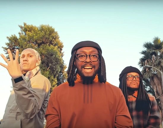 YRBMAGAZINE's tweet photo. Previously on #YRB The Black Eyed Peas โ 4EVER ft. Esthero @bep @theRealEsthero #mastersofthesun @IamWill @apldeap @TabBep @MOTSComic From the https://t.co/1ee7Obn8yA #music https://t.co/zV2bHUVawb