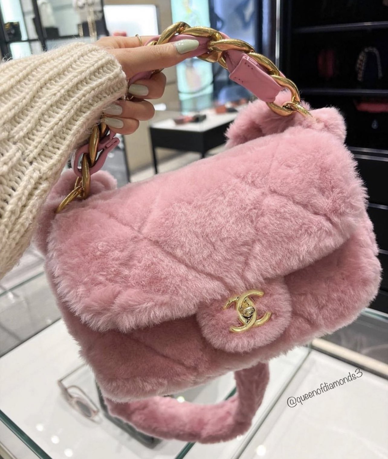 𓃭 on X: Chanel pink fluffy bag  / X