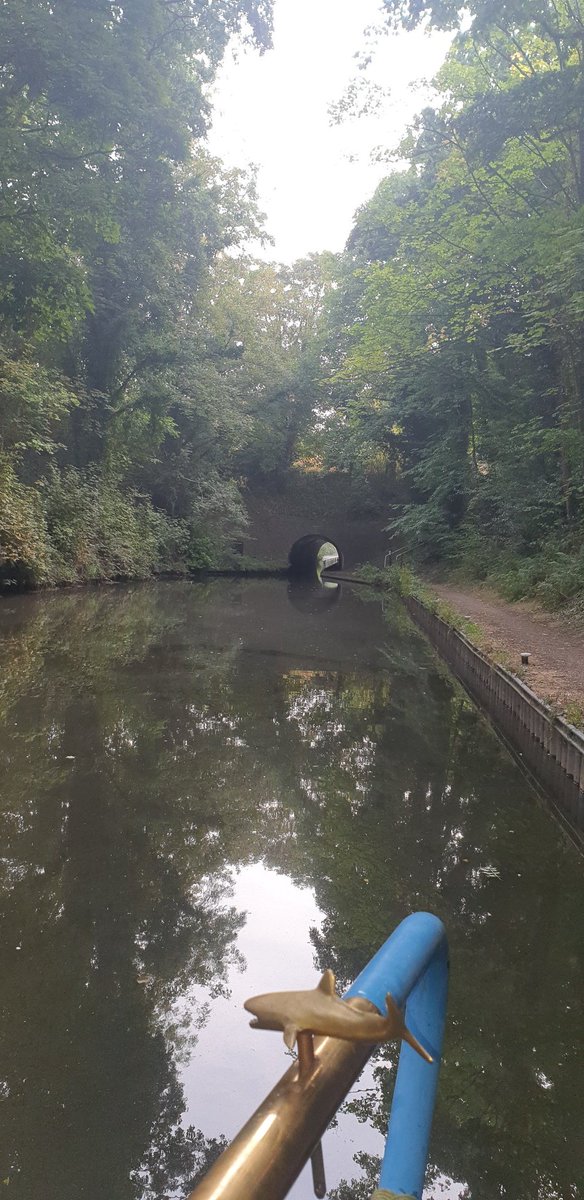 Nbbluerover's tweet photo. Big thank you to the Micks. Mick from NB Casseopia and (especially) Mick from #CRT West Midlands for their help and effort to get us afloat after 36 hours aground at Curdworth Tunnel moorings. #boatsthattweet https://t.co/8GyMrNXk8N