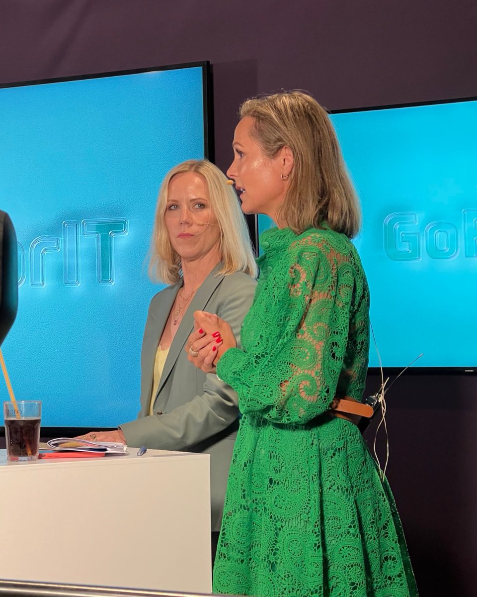 MicrosoftNorge's tweet photo. .@KBeitland deltar nå i panelsamtale på Castelle for å diskutere spørsmålet: Hvordan utvikler vi verdensledende grønne industrimiljøer i Norge? #MicrosoftArendalsuka @IKTNorge https://t.co/DUMkOfFR0s